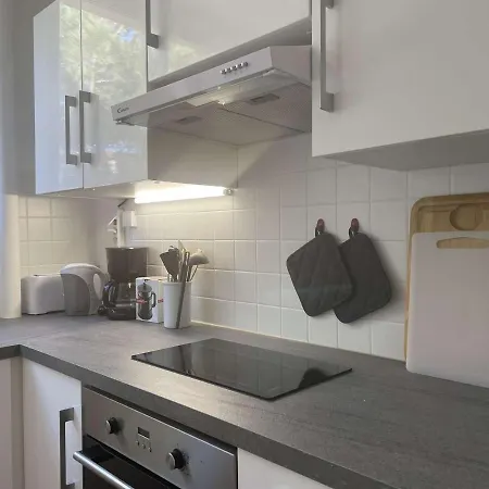 Apartment Renove Avec Clim, Parking Et Terrasse A 500m Du Port - Fr-1-225c-113